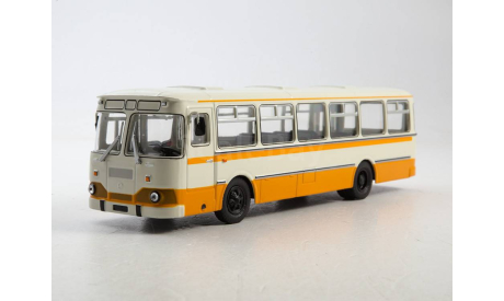 Автобус ЛиАЗ-677М бело-желтый СОВА, масштабная модель, Советский Автобус, scale43