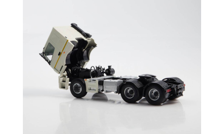 КАМАЗ-65206 с полуприцепом НЕФАЗ-93341, масштабная модель, ПАО КАМАЗ, 1:43, 1/43