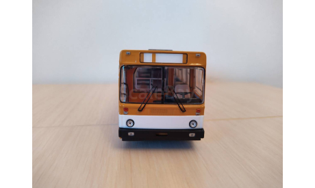 ЛиАЗ-5256 турмалин желто-белый, масштабная модель, DEMPRICE, scale43