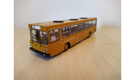 ЛиАЗ-5256 жёлтый циркон, масштабная модель, DEMPRICE, scale43