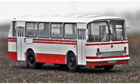 Автобус ЛАЗ-695Н белый с красными полосами КБ, масштабная модель, Classicbus, 1:43, 1/43