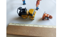 1/50 мини-каток BOMAG BW75 adl и нарезчик швов + две фигуры, масштабная модель, Conrad, scale50