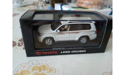 Toyota Land Cruiser 200 LHD 2009 white 1-43 Dealer=Kyosho