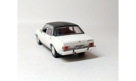 Opel Rekord D 2.1 liter 1973-1977 (белый/чёрный) Опель IXO  Б.10285, масштабная модель, scale43