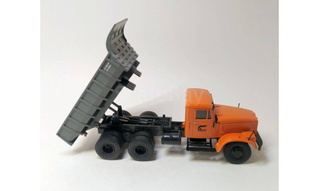 КРАЗ-256Б1 самосвал (оранжевый/серый) DeAgostini  Б.11384, масштабная модель, scale43