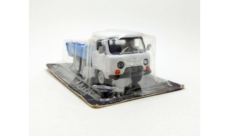 УАЗ-452Д бортовой (белый/голубой) DeAgostini  Б.11728, масштабная модель, scale43