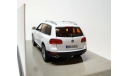 Volkswagen Touareg (белый) Фольксваген Minichamps  Б.7232, масштабная модель, scale43