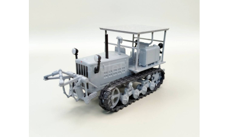 Трактор ДТ-57 гусеничный (серый) Hachette  М.0070, масштабная модель, scale43