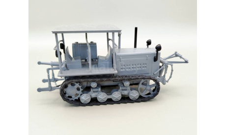 Трактор ДТ-57 гусеничный (серый) Hachette  М.0070, масштабная модель, scale43