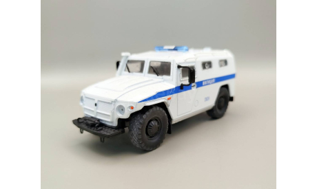 Горький-2330 ’Тигр’ ОМОН / Милиция (белый) DeAgostini  М.0076, масштабная модель, ГАЗ, scale43