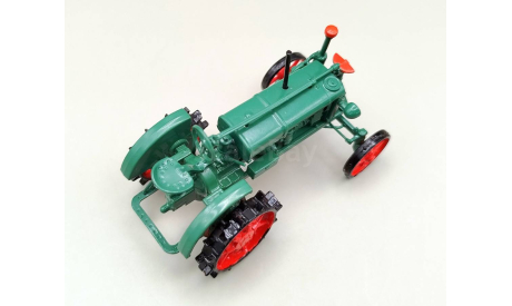 Трактор ВТЗ Универсал (зелёный) Hachette  М.0374, масштабная модель, scale43