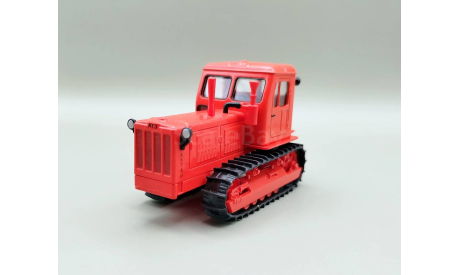 Трактор Т-4А гусеничный (красный) Hachette  М.0395, масштабная модель, scale43, Волгоградский тракторный завод