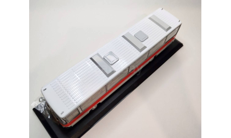Автобус Ikarus 250.58  (белый/красный) Икарус ClassicBus М.0553, масштабная модель, scale43