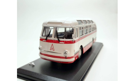 Автобус ЛАЗ-695Е (белый/красный) ClassicBus М.0557, масштабная модель, scale43