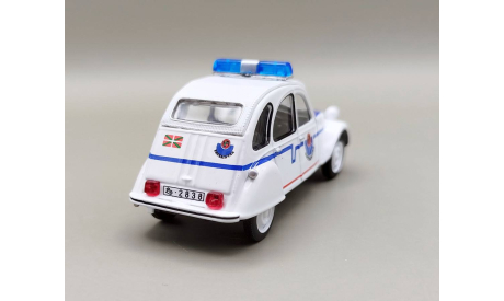 Citroën 2CV полиция страны Басков (белый/синий) DeAgostini  М.0602, масштабная модель, scale43