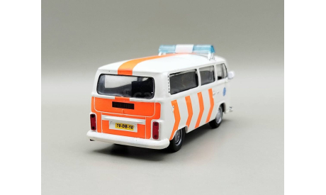 Volkswagen Transporter T2 полиция Нидерландов (белый/оранжевый) DeAgostini М.0611, масштабная модель, scale43