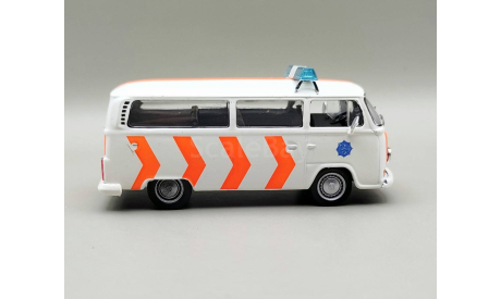 Volkswagen Transporter T2 полиция Нидерландов (белый/оранжевый) DeAgostini М.0611, масштабная модель, scale43