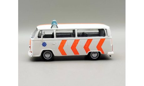 Volkswagen Transporter T2 полиция Нидерландов (белый/оранжевый) DeAgostini М.0611, масштабная модель, scale43