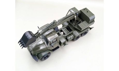 КрАЗ-6322 экскаватор ЭОВ-4422 (тёмно-зелёный) Наш Автопром  М.0656, масштабная модель, scale43