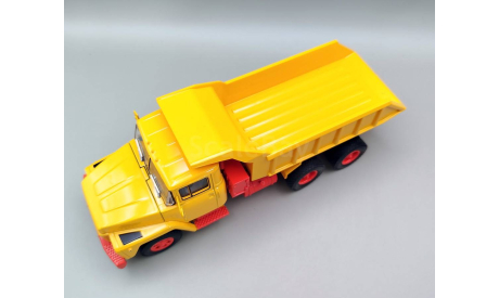 КрАЗ-251 самосвал (оранжевый/красный) Наш Автопром  М.0659, масштабная модель, scale43
