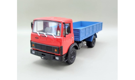 МАЗ-5337 бортовой 1987-1994 (красный/синий) Наш Автопром  М.0662, масштабная модель, scale43