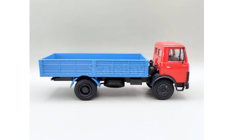 МАЗ-5337 бортовой 1987-1994 (красный/синий) Наш Автопром  М.0662, масштабная модель, scale43