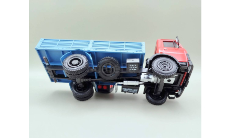 МАЗ-5337 бортовой 1987-1994 (красный/синий) Наш Автопром  М.0662, масштабная модель, scale43