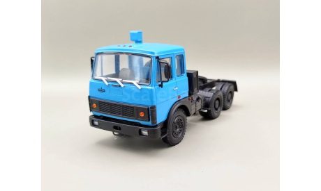 МАЗ-6422 седельный тягач 1981-1985 (синий) Наш Автопром М.0670, масштабная модель, scale43