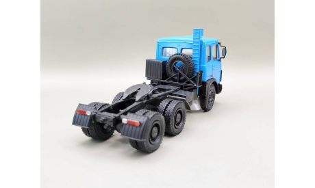 МАЗ-6422 седельный тягач 1981-1985 (синий) Наш Автопром М.0670, масштабная модель, scale43