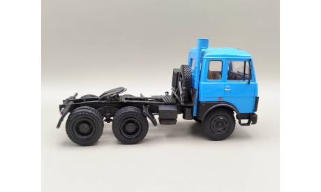 МАЗ-6422 седельный тягач 1981-1985 (синий) Наш Автопром М.0670, масштабная модель, scale43