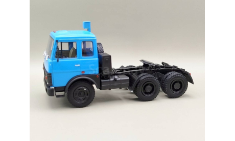 МАЗ-6422 седельный тягач 1981-1985 (синий) Наш Автопром М.0670, масштабная модель, scale43