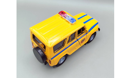 УАЗ-31514 милиция СССР (жёлтый) Игрушка Welly М.0929, масштабная модель, scale35