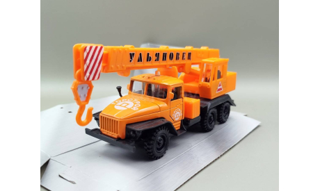 УРАЛ автокран (оранжевый) Игрушка Технопарк М.1061, масштабная модель, scale50