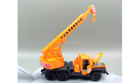 УРАЛ автокран (оранжевый) Игрушка Технопарк М.1061, масштабная модель, scale50