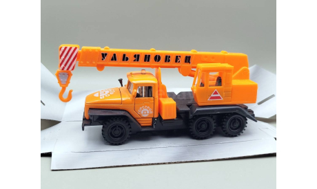 УРАЛ автокран (оранжевый) Игрушка Технопарк М.1061, масштабная модель, scale50