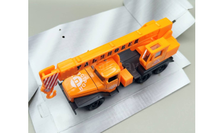 УРАЛ автокран (оранжевый) Игрушка Технопарк М.1061, масштабная модель, scale50