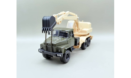 КрАЗ-260 экскаватор ЭО-4421А (зелёный/бежевый) Наш Автопром  М.1283, масштабная модель, scale43