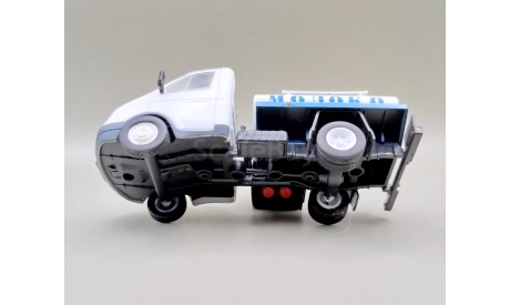 Горький-3302 цистерна ’Молоко’ (белый/синий) DeAgostini  М.1412, масштабная модель, scale43, ГАЗ