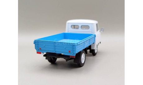 УАЗ-452Д бортовой  (белый/голубой) DeAgostini М.1422, масштабная модель, scale43