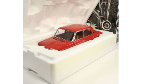 1:18 ВАЗ LADA 2103 от Triple9 красная, коричневый салон, масштабная модель, scale18