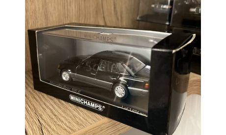 Mercedes-Benz 500E W124 Minichamps Blauswartz, масштабная модель, scale43