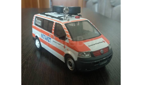 Volkswagen Transporter T5 конверсия игровая, масштабная модель, Автолегенды СССР журнал от DeAgostini, scale43