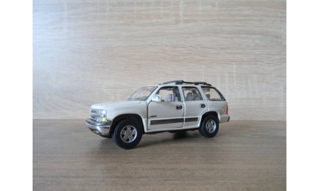 Chevrolet Tahoe 2000 белый без люка Hongwell, масштабная модель, Bauer/Cararama/Hongwell, scale43