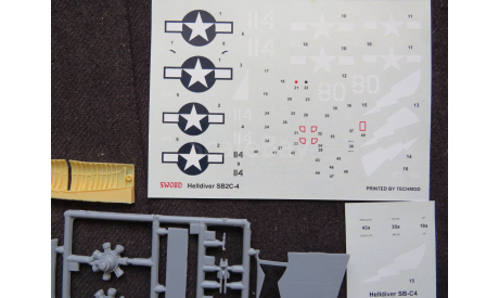 Curtiss SB2C-4 HellDiver Sword SW 72008 1/72 возможен обмен, сборные модели авиации, scale72
