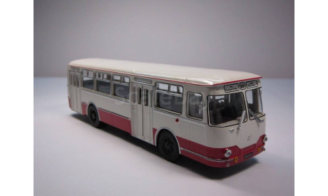 ЛиАЗ-677 1:43 Classicbus к/ф «Джентльме́ны уда́чи», масштабная модель, 1/43