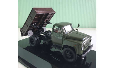 САЗ-3503 1978 г. Защитный 1:43 DIPmodels, масштабная модель, scale43