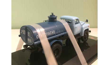 Автомобиль-цистерна АЦ-4,2-53А 1984 г. на шасси ЗИЛ-130 1:43 DIPmodels, масштабная модель, 1/43