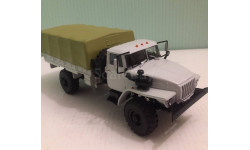 УРАЛ-43206 бортовой с тентом 1:43 Автоистория (АИСТ)