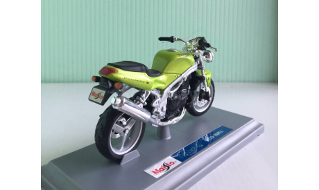 Triumph SPEED TRIPLE 1:18 Maisto, масштабная модель мотоцикла, 1/18