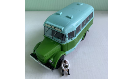 ПАЗ-651 с фигуркой «уставшего» водителя 1:43 Наши АВТОБУСЫ, масштабная модель, MODIMIO/Моделстрой, 1/43